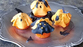 Strašidelné dýňové cupcakes: Chutnají tak dobře, až vás to možná trochu vyděsí!