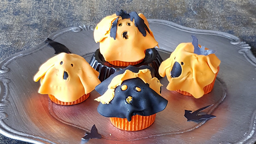 Strašidelné dýňové cupcakes: Chutnají tak dobře, až vás to možná trochu vyděsí!