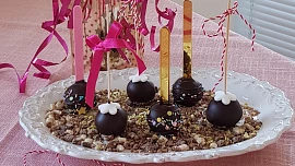 Holka u plotny radí: Jak na dortová lízátka, aby byla dokonalá? Tenhle krok nevynechávejte!