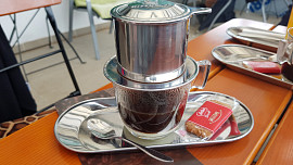 Jak na přípravu skvělé vietnamské kávy s kondenzovaným mlékem: Baristka z pražské Sapy nabízí jednoduchý postup