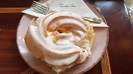 Kde mají v Praze nejlepší věnečky a kolik stojí? První místo získává retro kavárna na Vinohradech, za 45 Kč kvalitu nečekejte