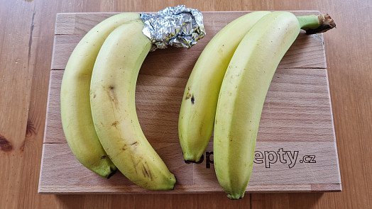 Vyzkoušeli jsme „banánový test“ s alobalem. Takhle by mělo ovoce vydržet čerstvé mnohem déle