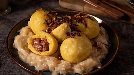 Bramborové knedlíky plněné uzeným masem: Domácí jsou nejlepší, příprava je přitom snadná Bramborové knedlíky plněné uzeným masem: Domácí jsou nejlepší, příprava je přitom snadná