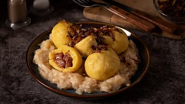 Bramborové knedlíky plněné uzeným masem: Domácí jsou nejlepší, příprava je přitom snadná