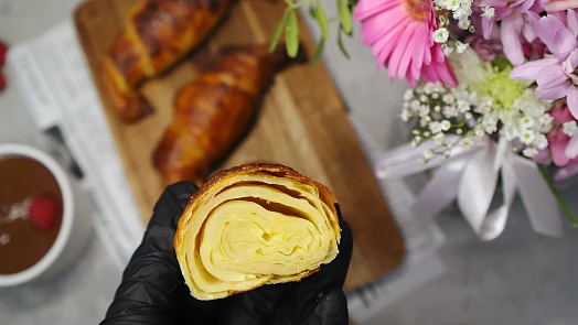 Vyzkoušeli jsme internetový hit - croissant z rýžového papíru: Křupe hezky, ale má jednu velkou chybu