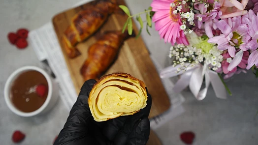 Vyzkoušeli jsme internetový hit - croissant z rýžového papíru: Křupe hezky, ale má jednu velkou chybu