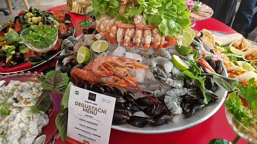 Krevety se valí na Česko. Dva týdny si je můžete užít v desítkách restaurací, zkuste třeba krevetový koktejl s whisky