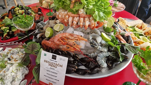 Krevety se valí na Česko. Dva týdny si je můžete užít v desítkách restaurací, zkuste třeba krevetový koktejl s whisky