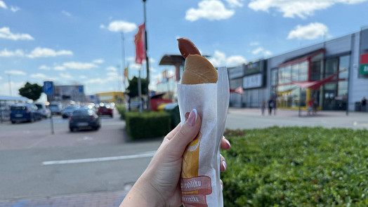 Kam v Brně na nejlepší párek v rohlíku: Objevili jsme perfektní produkt za 49 Kč i totální zklamání za 24,90 Kč