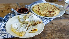 Prázdniny u babičky: Nejlepší bramborové placky připravíte za chvíli. Nezapomeňte ale na sádlo, i když je smažíte nasucho