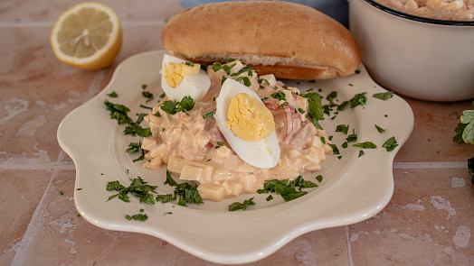 Holandský sýrový salát podle ČSN: Poctivý retro recept, který chutná stejně jako dřív. Za pár korun máte vynikající večeři