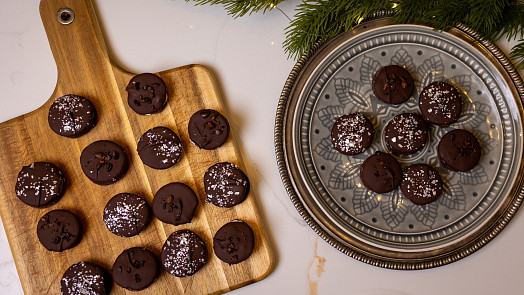 Vánoce s Josefem Maršálkem: Dortíčky s vanilkovým krémem jsou obdobou išelských, ovšem v luxusnější kakaové verzi
