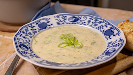 Jednoduchá a levná pórková polévka podle ČSN: Skvělou chuť a krémovou konzistenci zajistí správně použité vejce