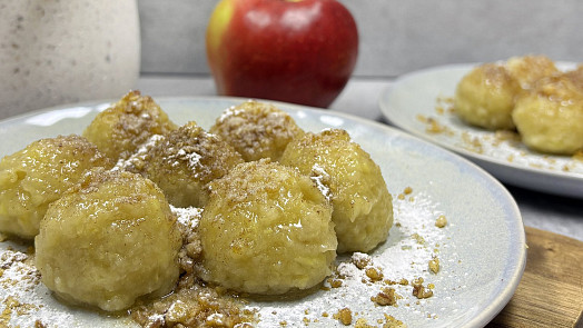 Nejjemnější jablečné knedlíčky pouze ze dvou ingrediencí: Rychlá sladká dobrota, kterou zvládnete za pár minut