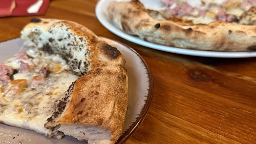 Našli jsme nejlepší pizzu v Brně: Neapolskou klasiku si vychutnáte do 300 korun, za zážitek si trochu připlatíte