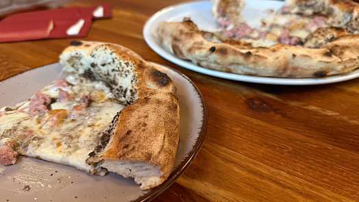 Našli jsme nejlepší pizzu v Brně: Neapolskou klasiku si vychutnáte do 300 korun, za zážitek si trochu připlatíte