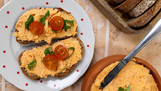 Jemná šunková pěna podle ČSN: Retro pomazánka potěší milovníky šunky i dobrých pomazánek