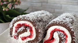 Tyhle pudinkové roládky zaplavily internet: Nepečený dezert s tvarohem a kokosem vás dostane