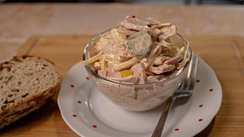 Retro camping salát podle ČSN: Připravte si retro klasiku, jak si ji pamatujete z mládí. Nebudete chtít přestat jíst