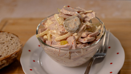 Retro camping salát podle ČSN: Připravte si retro klasiku, jak si ji pamatujete z mládí. Nebudete chtít přestat jíst