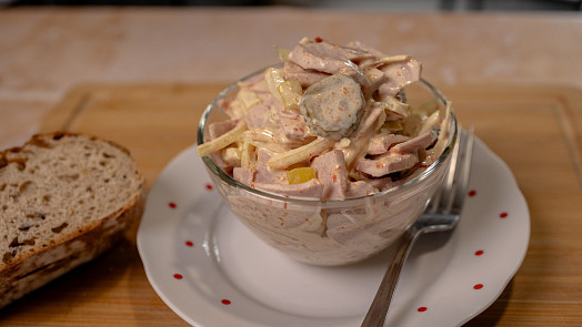 Retro camping salát podle ČSN: Připravte si retro klasiku, jak si ji pamatujete z mládí. Nebudete chtít přestat jíst