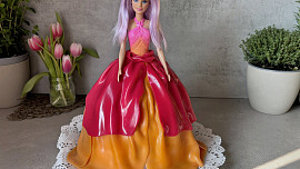 Jedlá látka dobývá svět cukrařiny: Jak s ní vykouzlit efektní princeznovský dort jako od profesionála