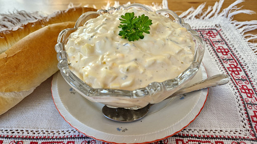 Vajíčkový salát z mléčných barů podle Ostravskeho Gastrošefa: S okurkou, cibulí a worcesterskou omáčkou chutná skvěle