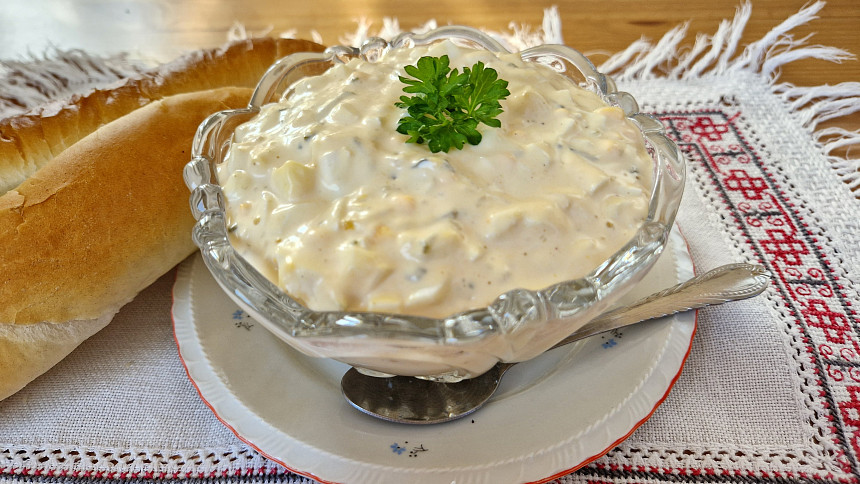 Vajíčkový salát z mléčných barů podle Ostravskeho Gastrošefa: S okurkou, cibulí a worcesterskou omáčkou chutná skvěle