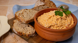 Jemná pomazánka Palivec podle ČSN: Příjemně štiplavé jídlo vás vrátí do mládí. Chuť je stejně skvělá jako dřív