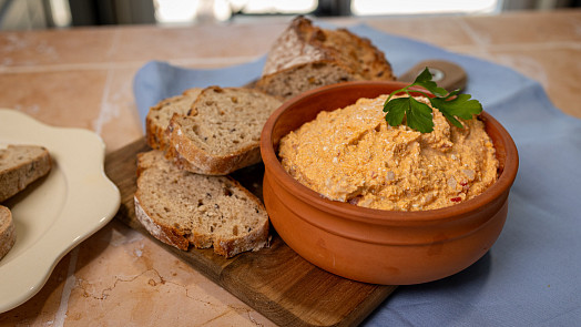 Jemná pomazánka Palivec podle ČSN: Příjemně štiplavé jídlo vás vrátí do mládí. Chuť je stejně skvělá jako dřív