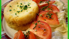 Rychlý smažák z mikrovlnky chutná jako klasika. V hrnečku jej ale snadno uděláte i bez smažení