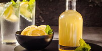 Meduňku musíte ostříhat právě teď. Jinak přijdete o to nejlepší a domácí sirup z ní už neuděláte