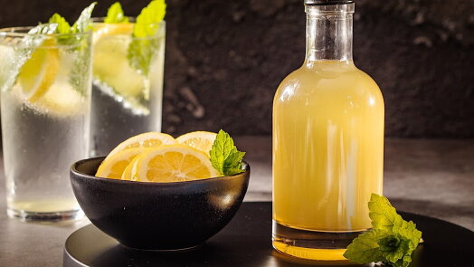 Meduňku musíte ostříhat právě teď. Jinak přijdete o to nejlepší a domácí sirup z ní už neuděláte