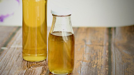 Domácí jitrocelový sirup: Osvědčený přírodní pomocník na jarní nachlazení, který zvládnete připravit raz dva