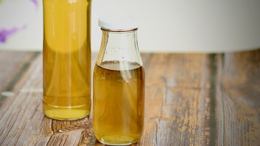 Domácí jitrocelový sirup: Osvědčený přírodní pomocník na jarní nachlazení, který zvládnete připravit raz dva