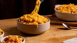 Americká klasika Mac and Cheese: Makarony se sýrovou omáčkou mohou být krásně křupavé, stačí přidat strouhanku