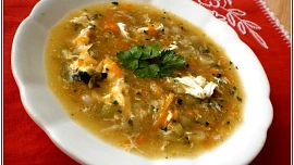 Rychlá „nouzová“ polévka: Voní bylinkami, báječně chutná, a přitom na ni stačí jen pár surovin, které máte běžně doma