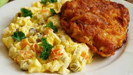 Tajemství trvanlivosti bramborového salátu: Jak dlouho zůstane v kondici, neovlivňuje majonéza, ale jiná ingredience