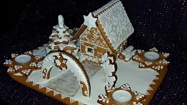 Perníkářka Eva radí, jak na dokonalou bílkovou polevu: Bílky se nesmějí šlehat a množství cukru se řídí velikostí vejce