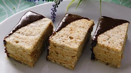 Retro okénko: Zákusek štafetka voní kávou, chutná po oříšcích a čokoládě a je hodně návykový