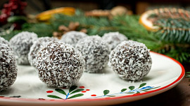 Kolik rumu je v cukroví přiměřeně? S tímto postupem připravíte výtečné nepečené kuličky, po kterých vás hlava nerozbolí