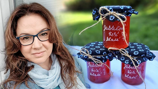 Holka u plotny zavařuje: Jablečné želé podle 100 let starého receptu skvěle ochutí palačinky i lívance a snadno se dělá