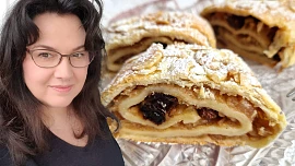 Holka u plotny peče: Jednoduché tvarohové těsto jen ze 4 surovin využijete na štrúdl i šátečky a nikdy se neomrzí