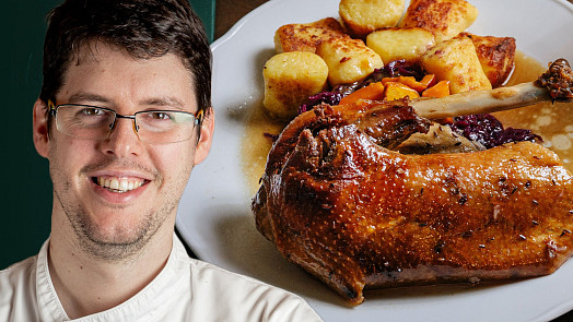 Svatomartinská husa jako z Lokálu: Šťavnatá a křupavá je díky dvojímu pečení, prozrazuje šéfkuchař Václav Kouba