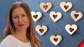 První republika s Kristinou: Linecká srdíčka podle sto let starého receptu okouzlí křehkostí a svěží chutí citronu a malin