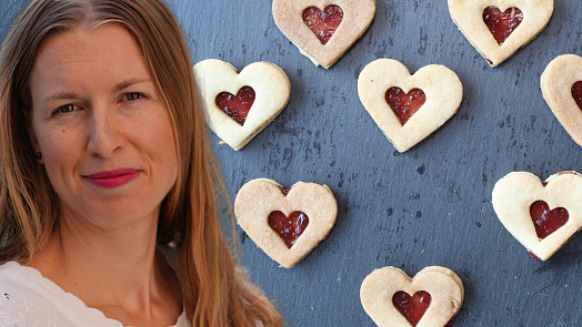 První republika s Kristinou: Linecká srdíčka podle sto let starého receptu okouzlí křehkostí a svěží chutí citronu a malin