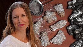 První republika s Kristinou: Báječné cukroví medvědí tlapky voní po mandlích a citronu. Máte doma také tyhle formičky?