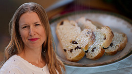 První republika s Kristinou: Nadýchaná vánočka s kandovanou citronovou kůrou chutná luxusně a vydrží dlouho vláčná