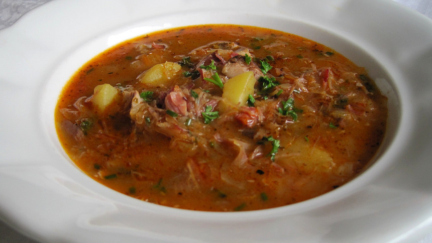 Polévka zelňačka z uzeného vývaru