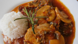 Jak připravit nejrychlejší šťávu k masu? Jde to s výpekem i bez něj. Pomohou tipy na zahuštění a dochucení